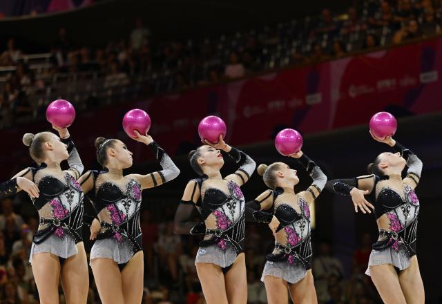 15 August 2026, Hesse, Frankfurt/M.: German team performs during the Women's Group All-Around Final of the Rhythmic Gymnastics World Championships in Frankfurt. Photo: Marijan Murat/dpa