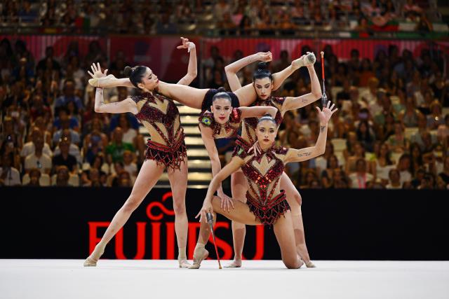 15 August 2026, Hesse, Frankfurt/M.: Brazilian team performs during the Women's Group All-Around Final of the Rhythmic Gymnastics World Championships in Frankfurt. Photo: Marijan Murat/dpa