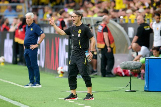 15 August 2026, North Rhine-Westphalia, Dortmund: Borussia Dortmund coach Niko Kovac (R) and AS Roma coach Gian Piero Gasperini stand on the touchline during the pre session friendly soccer match between Borussia Dortmund and AS Roma. Photo: Bernd Thissen/dpa - WICHTIGER HINWEIS: Gemäß den Vorgaben der Bundesliga bzw. des DFB Deutscher Fußball-Bund ist es untersagt, in dem Stadion und/oder vom Spiel angefertigte Fotoaufnahmen in Form von Sequenzbildern und/oder videoähnlichen Fotostrecken zu verwerten bzw. verwerten zu lassen.