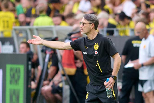 15 August 2026, North Rhine-Westphalia, Dortmund: Borussia Dortmund coach Niko Kovac gestures on the touchline during the pre session friendly soccer match between Borussia Dortmund and AS Roma. Photo: Bernd Thissen/dpa - WICHTIGER HINWEIS: Gemäß den Vorgaben der Bundesliga bzw. des DFB Deutscher Fußball-Bund ist es untersagt, in dem Stadion und/oder vom Spiel angefertigte Fotoaufnahmen in Form von Sequenzbildern und/oder videoähnlichen Fotostrecken zu verwerten bzw. verwerten zu lassen.