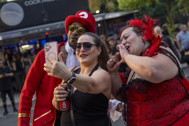 15 August 2026, Berlin: Participants take selfies at the "Rave The Planet Parade 2026" demonstration. Photo: Christophe Gateau/dpa