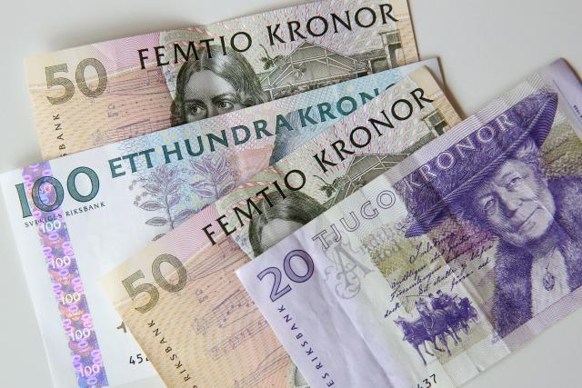 FILED - 19 February 2016, Hamburg: FILE PHOTO - Banknotes of the Swedish Krona are laid on a table in Hamburg. Photo: Bodo Marks/dpa