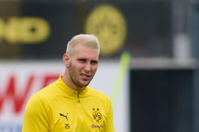 FILED - 23 September 2024, North Rhine-Westphalia, Dortmund: FILE PHOTO - Borussia Dortmund's Niklas Suele pictured during a training session. Photo: Bernd Thissen/dpa - IMPORTANT NOTE: In accordance with the regulations of the DFL German Football League and the DFB German Football Association, it is prohibited to utilize or have utilized photographs taken in the stadium and/or of the match in the form of sequential images and/or video-like photo series.