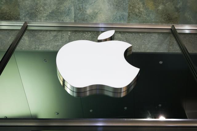 FILED - 02 May 2023, Hamburg: FILE PHOTO - The logo of the US technology company Apple is visible at night at the Apple Store. Photo: Christian Charisius/dpa