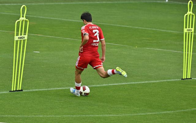 17 August 2026, Bavaria, Munich: Bayern Munich's Kim Min-jae in action during a training session as Bayern holds a joint training and fan day with its men's and women's teams. Photo: Peter Kneffel/dpa - IMPORTANT NOTICE: Bundesliga and DFB regulations prohibit any use of photographs as image sequences and/or quasi-video.