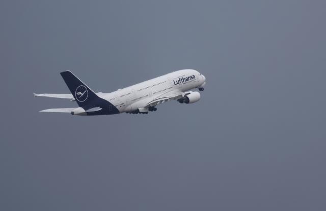 17 August 2026, Bavaria, Munich: A Lufthansa Airbus A380-800 takes off from Munich Airport. Photo: Karl-Josef Hildenbrand/dpa