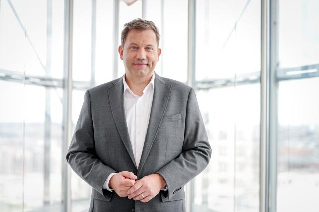 18 August 2026, Berlin: Lars Klingbeil, German Minister of Finance, Vice Chancellor, and SPD Federal Chairman, is in the studio for the summer interview on Sat.1 :newstime. Photo: Kay Nietfeld/dpa