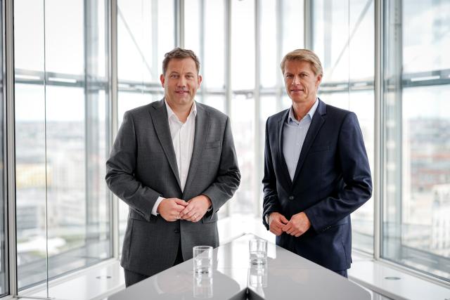 18 August 2026, Berlin: Lars Klingbeil (L), German Minister of Finance, Vice Chancellor, and SPD Federal Chairman, stands next to host and journalist Heiko Paluschka during the summer interview on Sat.1 :newstime. Photo: Kay Nietfeld/dpa