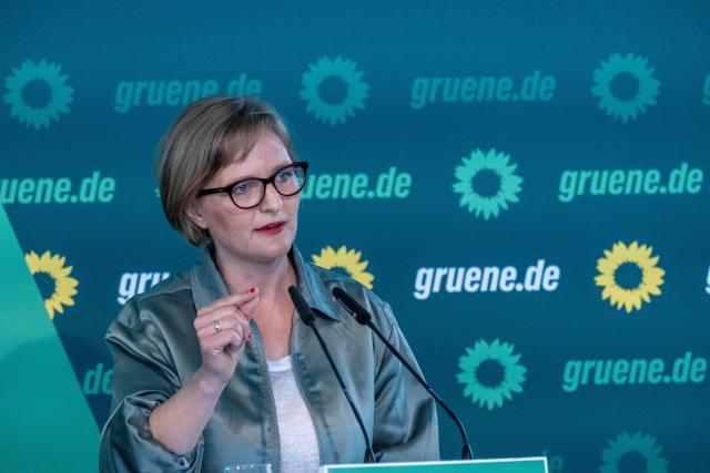 FILED - 28 June 2026, Mecklenburg-Western Pomerania, Sassnitz: FILE PHOTO - Alliance 90/The Greens federal co-leader Franziska Brantner speaks at the podium during the party's small party conference combined with the East Congress. Photo: Stefan Sauer/dpa