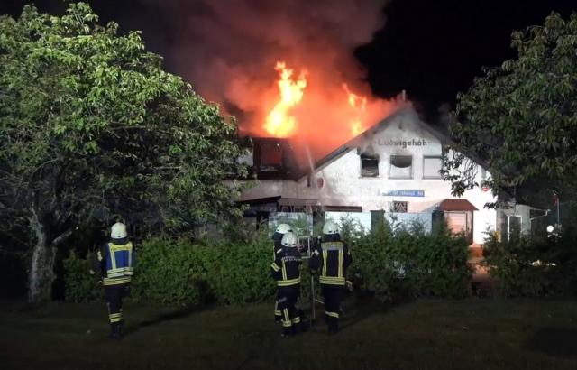 SCREENSHOT - 19 August 2026, Rhineland-Palatinate, Freilingen: Firefighters extinguish a fire at a club in Freilingen. Photo: Sascha Ditscher/dpa