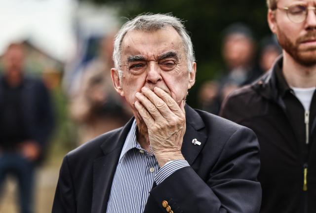 19 August 2026, North Rhine-Westphalia, Monschau: Herbert Reul, state Minister for Internal Affairs, looks out over the burned area at the German-Belgian border. Firefighters continue to battle the blaze in the High Fens. Photo: Oliver Berg/dpa