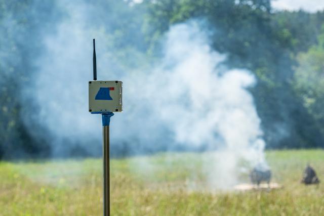 19 August 2026, Bavaria, Roding: A sensor designed for early detection of wildfires is positioned in front of an artificially created fire. The system is being showcased as part of a project focused on AI-based early detection of wildfires. It is part of a cross-border EU project involving partners from Germany and the Czech Republic. Photo: Armin Weigel/dpa