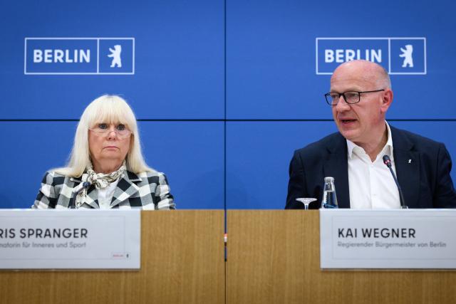 19 August 2026, Berlin: Governing Mayor of Berlin Kai Wegner (R) and Berlin Senator for the Interior and Sports Iris Spranger speak during a press conference at the Rotes Rathaus about the cyberattack on parts of the Berlin administration. Photo: Bernd von Jutrczenka/dpa