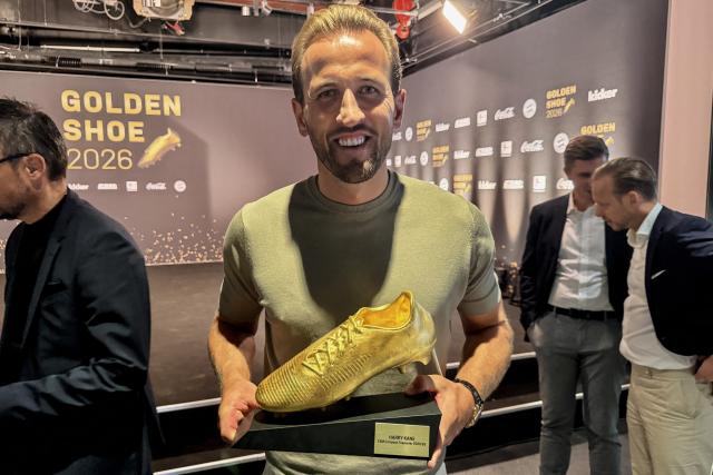 19 August 2026, Bavaria, Munich: Bayern Munich's Harry Kane poses for a photo with the "Golden Boot" award, at the club museum in the Allianz Arena. Photo: Christoph Lother/dpa