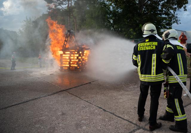 19 August 2026, Thuringia, Eisenach: German Interior Minister Alexander Dobrindt (L) participates in a training exercise with the Eisenach Fire Department. During his summer tour, Dobrindt is visiting various emergency response agencies in Thuringia and Hesse. Photo: Katharina Kausche/dpa pool/dpa