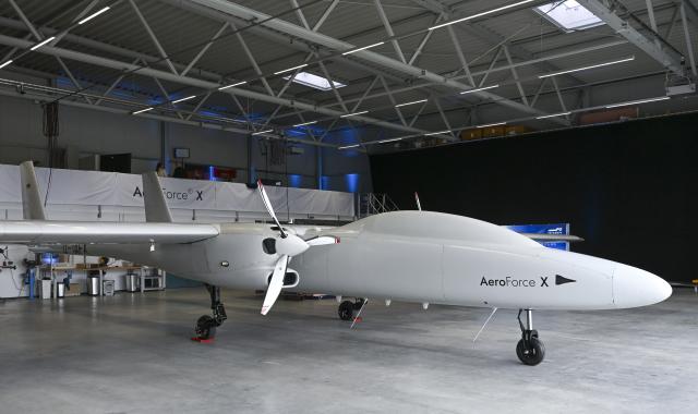 19 August 2026, Brandenburg, Strausberg: Aerodata AG unveils the prototype of its AeroForce X reconnaissance drone at Strausberg Airport. Photo: Jens Kalaene/dpa