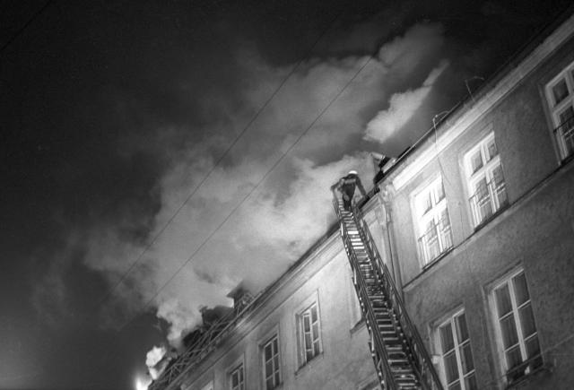 FILED - 13 February 1970, Bavaria, Munich: FILE PHOTO - Firefighters work on extinguishing a fire. Seven people lost their lives in a massive fire at the retirement and guest home of the Israeli Jewish Community (IKG) in Munich on February 13th, 1970. The fire was caused by arson. Photo: picture alliance / Joachim Barfknecht/dpa