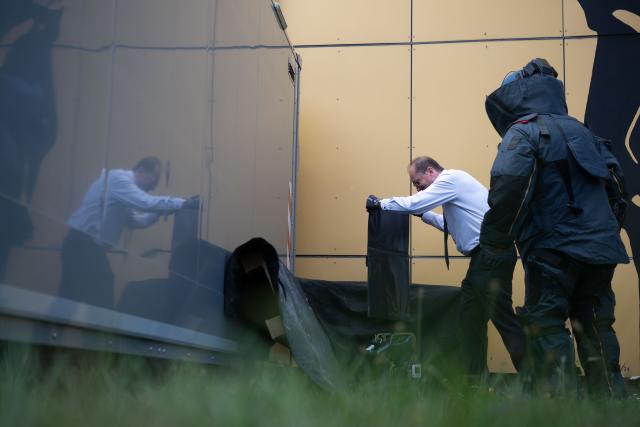 20 August 2026, Hesse, Fuldatal: German Minister of the Interior Alexander Dobrindt attends an operational demonstration by the Federal Police's bomb disposal unit in Fuldatal and inspects an improvised explosive device (IED). During his summer tour, Dobrindt is visiting various emergency response units in Thuringia and Hesse. Photo: Katharina Kausche/dpa pool/dpa
