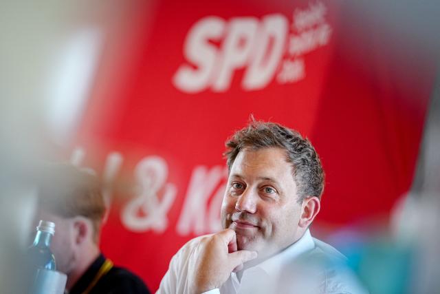 20 August 2026, Saxony-Anhalt, Bitterfeld-Wolfen: Lars Klingbeil, German Minister of Finance and Social Democratic Party of Germany (SPD) Federal Chairman, participates in the SPD's campaign event featuring the public dialogue "Kohl & Koepfe". Photo: Kay Nietfeld/dpa
