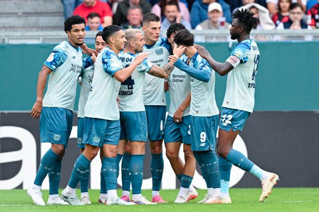 22 August 2026, Hesse, Wiesbaden: Leverkusen's Patrik Schick celebrates scoring his side's first goal with his teammates during the German DFB Cup first round soccer match between SV Wehen Wiesbaden and Bayer Leverkusen at BRITA-Arena. Photo: Uwe Anspach/dpa - IMPORTANT NOTICE: In accordance with the regulations of the Bundesliga and the German Football Association (DFB), it is prohibited to use or allow the use of photographs taken in the stadium and/or during the game in the form of sequential images and/or video-like photo sequences.
