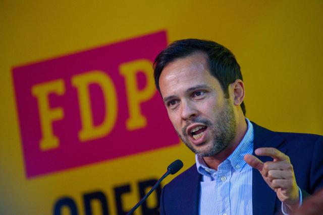 FILED - 25 April 2026, Saxony-Anhalt, Magdeburg: FILE PHOTO - Martin Hagen, leader of the Free Democratic Party (FDP) parliamentary group in the Bavarian state parliament, speaks to delegates at the Saxony-Anhalt FDP state party conference. Photo: Klaus-Dietmar Gabbert/dpa