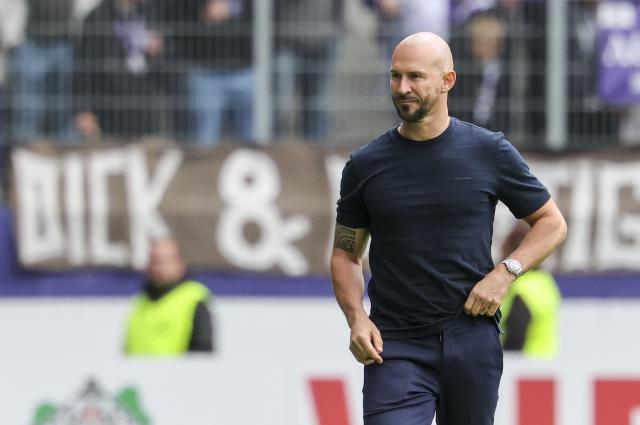 22 August 2026, Saxony, Aue: Hoffenheim coach Christian Ilzer walks through the stadium during the German Cup (DFB Pokal) first round soccer match between Erzgebirge Aue vs TSG 1899 Hoffenheim at Erzgebirgsstadion. Photo: Jan Woitas/dpa - IMPORTANT NOTICE: Bundesliga and DFB regulations prohibit any use of photographs as image sequences and/or quasi-video.