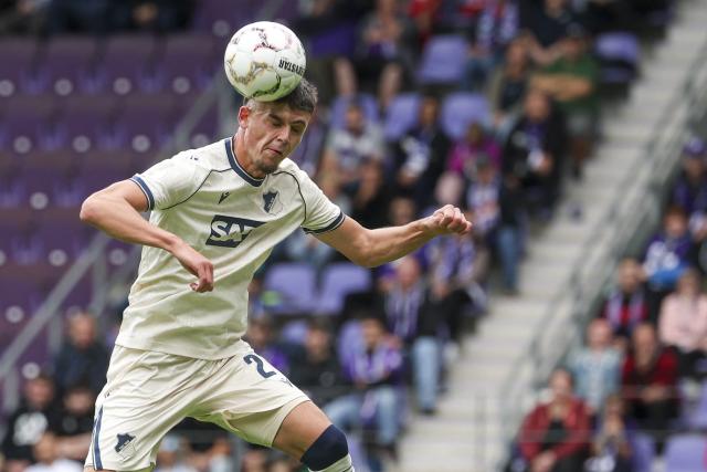 22 August 2026, Saxony, Aue: Hoffenheim's Andrej Kramaric heads the ball during the German Cup (DFB Pokal) first round soccer match between Erzgebirge Aue vs TSG 1899 Hoffenheim at Erzgebirgsstadion. Photo: Jan Woitas/dpa - IMPORTANT NOTICE: Bundesliga and DFB regulations prohibit any use of photographs as image sequences and/or quasi-video.