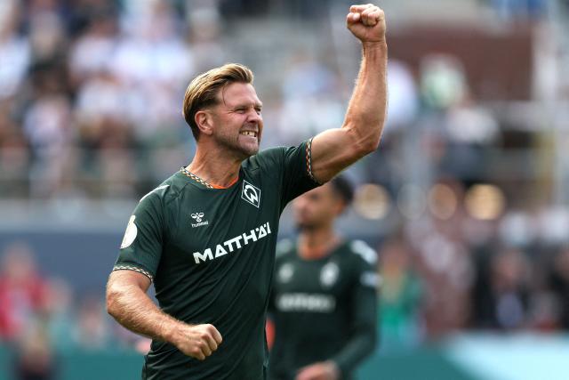 22 August 2026, Hamburg: Werder Bremen's Niclas Fuellkrug celebrates scoring his side's second goal during the German Cup (DFB Pokal) first round soccer match between Lueneburger SK and Werder Bremen at Millerntor Stadium. Photo: Selim Sudheimer/dpa - IMPORTANT NOTICE: Bundesliga and DFB regulations prohibit any use of photographs as image sequences and/or quasi-video.