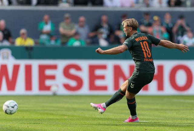 22 August 2026, Hamburg: Werder Bremen's Niclas Fuellkrug scores his side's second goal with a penalty kick during the German Cup (DFB Pokal) first round soccer match between Lueneburger SK and Werder Bremen at Millerntor Stadium. Photo: Selim Sudheimer/dpa - IMPORTANT NOTICE: Bundesliga and DFB regulations prohibit any use of photographs as image sequences and/or quasi-video.