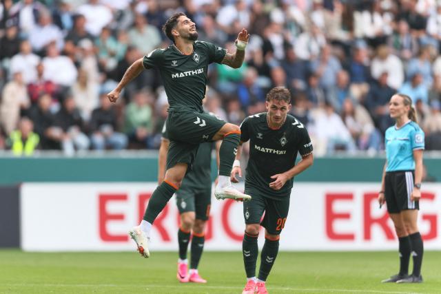 22 August 2026, Hamburg: Werder Bremen's Ludovit Reis celebrates scoring during the German Cup (DFB Pokal) first round soccer match between Lueneburger SK and Werder Bremen at Millerntor Stadium. Photo: Selim Sudheimer/dpa - IMPORTANT NOTICE: Bundesliga and DFB regulations prohibit any use of photographs as image sequences and/or quasi-video.