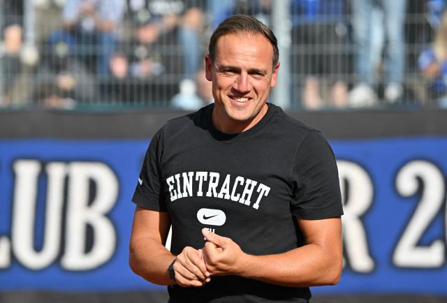 22 August 2026, Trier: Eintracht Trier coach Thomas Klasen walks across the field before the German Cup (DFB Pokal) first round soccer match between Eintracht Trier and RB Leipzig at Moselstadion Photo: Harald Tittel/dpa - IMPORTANT NOTICE: Bundesliga and DFB regulations prohibit any use of photographs as image sequences and/or quasi-video.