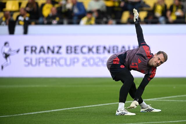 22 August 2026, Dortmund: Bayern Munich goalkeeper Manuel Neuer warms up before the German Franz Beckenbauer Supercup soccer match between Borussia Dortmund and FC Bayern Munich at the Signal Iduna Park. Photo: Bernd Thissen/dpa - IMPORTANT NOTICE: Bundesliga and DFB regulations prohibit any use of photographs as image sequences and/or quasi-video.