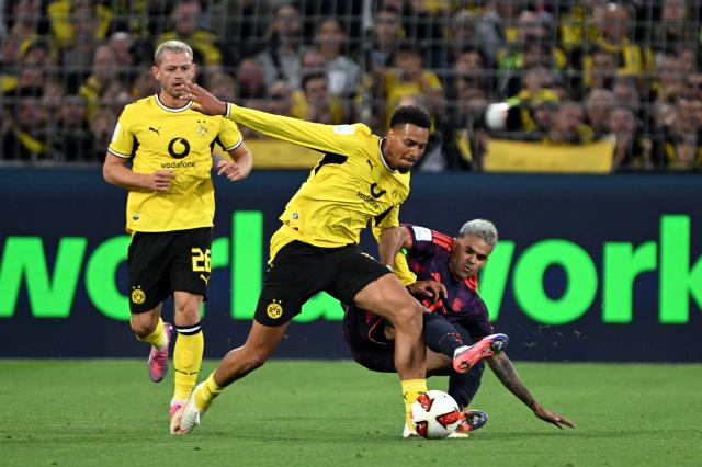 22 August 2026, Dortmund: Borussia Dortmund's Felix Nmecha and Bayern Munich's Luis Diaz battle for the ball during the German Franz Beckenbauer Supercup soccer match between Borussia Dortmund and FC Bayern Munich at the Signal Iduna Park. Photo: Federico Gambarini/dpa - IMPORTANT NOTICE: Bundesliga and DFB regulations prohibit any use of photographs as image sequences and/or quasi-video.