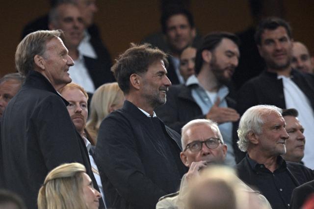22 August 2026, Dortmund: Dortmund president and DFB vice-president Hans-Joachim Watzke and national team coach Jurgen Klopp attend the German Franz Beckenbauer Supercup soccer match between Borussia Dortmund and FC Bayern Munich at the Signal Iduna Park. Photo: Bernd Thissen/dpa - IMPORTANT NOTICE: Bundesliga and DFB regulations prohibit any use of photographs as image sequences and/or quasi-video.