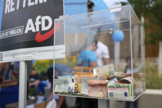 21 August 2026, Saxony-Anhalt, Bad Dürrenberg: A donation box is located next to the AfD logo at one of the party's information booths for the state election in Saxony-Anhalt in the Kurpark. Photo: Jan Woitas/dpa