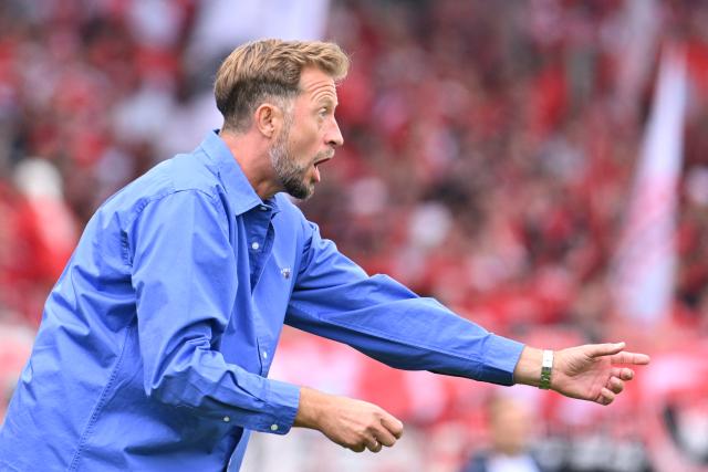 23 August 2026, Lower Saxony, Braunschweig: Eintracht Braunschweig coach Lars Kornetka  gestures on the sidelines during the German DFB Cup first round soccer match between Eintracht Braunschweig and 1. FC Union Berlin at Eintracht Stadium. Photo: Swen Pförtner/dpa