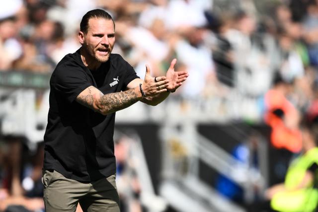23 August 2026, Rheinland-Pfalz, Mainz: Borussia Moenchengladbach coach Eugen Polanski gestures on the sidelines during the German DFB Cup first round soccer match between Schott Mainz and Borussia Moenchengladbach at Mewa Arena. Photo: Florian Wiegand/dpa - WICHTIGER HINWEIS: Gemäß den Vorgaben der Bundesliga bzw. des DFB Deutscher Fußball-Bund ist es untersagt, in dem Stadion und/oder vom Spiel angefertigte Fotoaufnahmen in Form von Sequenzbildern und/oder videoähnlichen Fotostrecken zu verwerten bzw. verwerten zu lassen.
