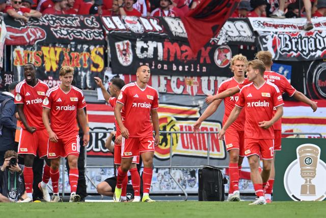 23 August 2026, Lower Saxony, Braunschweig: Union Berlin's Marin Ljubicic (L) celebrates scoring his side's third goal with teammates during the German DFB Cup first round soccer match between Eintracht Braunschweig and 1. FC Union Berlin at Eintracht Stadium. Photo: Swen Pförtner/dpa