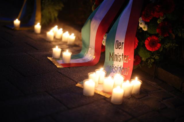 23 August 2026, North Rhine-Westphalia, Solingen: Candles are placed in front of the city church during a memorial service for the victims of the Islamist terrorist attack two years ago, which left three people dead and many injured. Photo: Christoph Reichwein/dpa