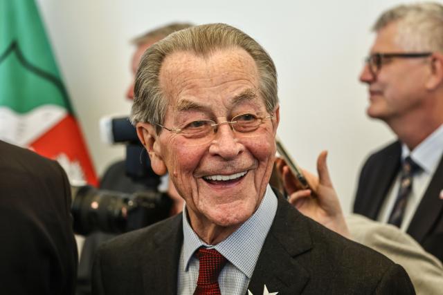 24 August 2026, North Rhine-Westphalia, Duesseldorf: Former German Vice-Chancellor Franz Muentefering stands in the foyer of the State Chancellery after the award ceremony for the Order of Merit of North Rhine-Westphalia. Photo: Oliver Berg/dpa