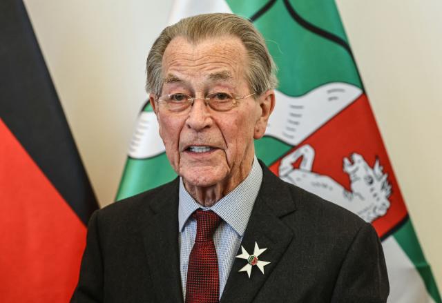 24 August 2026, North Rhine-Westphalia, Duesseldorf: Former German Vice-Chancellor Franz Muentefering stands in the foyer of the State Chancellery after the award ceremony for the Order of Merit of North Rhine-Westphalia. Photo: Oliver Berg/dpa