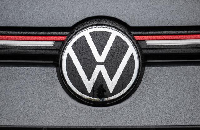 FILED - 30 October 2024, Hesse, Neu-Anspach: File Photo - Raindrops can be seen on the hood of a VW vehicle. The Volkswagen Group presented its financial results for the third quarter of 2024 on Wednesday. Photo: Boris Roessler/dpa