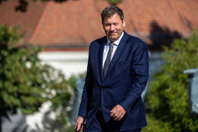 25 August 2026, Brandenburg, Neuhardenberg: Lars Klingbeil, German Minister of Finance, Vice Chancellor, and SPD Federal Chairman, is attending the federal government's closed-door meeting at Neuhardenberg Castle. The Federal Cabinet is meeting here for two days. Photo: Michael Kappeler/dpa