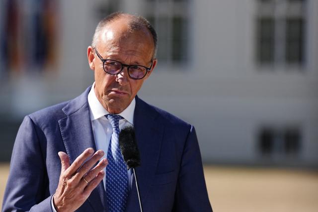 25 August 2026, Brandenburg, Neuhardenberg: Chancellor Friedrich Merz (CDU) speaks before the start of the federal government's closed-door meeting at Neuhardenberg Castle. The Federal Cabinet is meeting here for two days. Photo: Kay Nietfeld/dpa