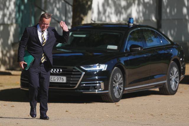 25 August 2026, Brandenburg, Neuhardenberg: Boris Pistorius (SPD), German Minister of Defense, is attending the federal government's closed-door meeting at Neuhardenberg Castle. The Federal Cabinet is meeting here for two days. Photo: Kay Nietfeld/dpa