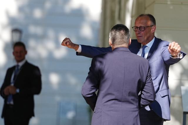 25 August 2026, Brandenburg, Neuhardenberg: German Chancellor Friedrich Merz (R) makes a statement upon his arrival before the start of the federal government's closed-door meeting at Neuhardenberg Castle. The federal cabinet is meeting here for two days. Photo: Kay Nietfeld/dpa