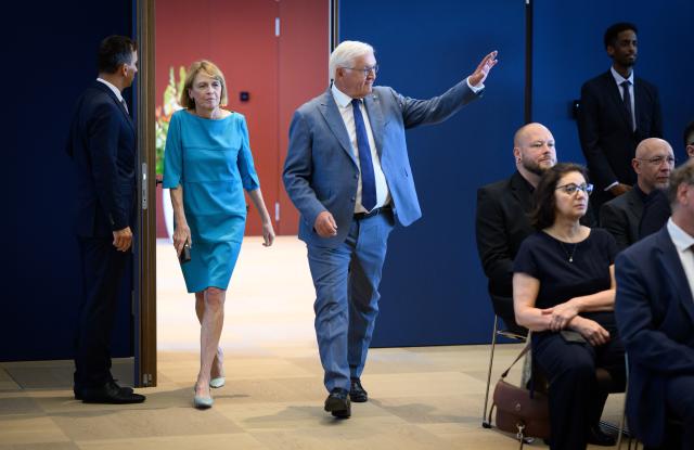 25 August 2026, Berlin: German President Frank-Walter Steinmeier and his wife, Elke Büdenbender, are attending the first public event at the new official residence on the Spreebogen. Under the title "At Home in Germany: How We Live Together," the subsequent panel discussion will address coexistence in a "country with a migration background." Photo: Bernd von Jutrczenka/dpa