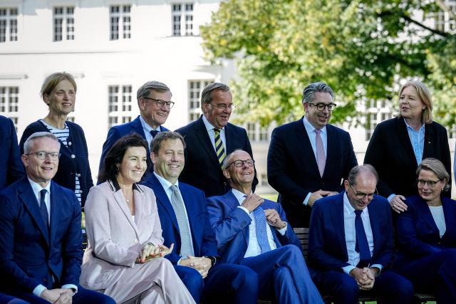 25 August 2026, Brandenburg, Neuhardenberg: German Chancellor Friedrich Merz (front 3-R) and members of the cabinet stand and sit together for a group photo during the federal government's closed-door meeting at Neuhardenberg Castle. The Federal Cabinet is meeting here for two days. Photo: Kay Nietfeld/dpa