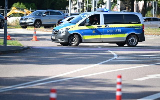26 August 2026, Karlsruhe: Police vehicles are used to cordon off a wide area around the site where an aerial bomb was found, and an evacuation of the surrounding homes is initiated. Photo: Bernd Weißbrod/dpa