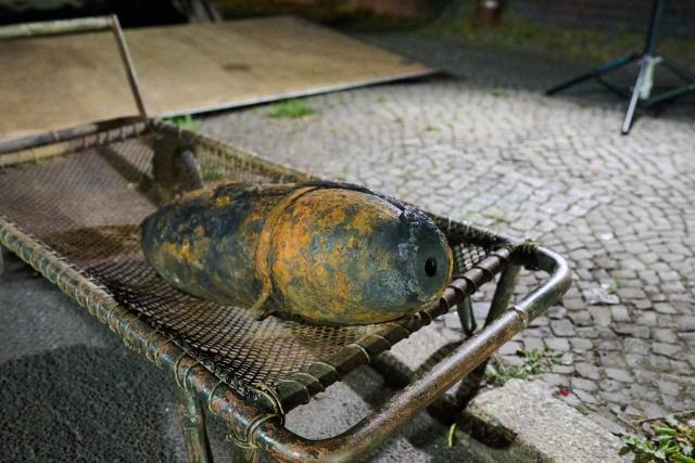 26 August 2026, Berlin: The defused World War II bomb lies on a stretcher after it was defused. Photo: Annette Riedl/dpa
